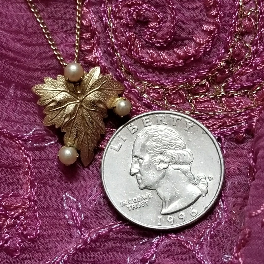 Relisted -Vintage 12k gold filled leaf necklace faux pearls - Picture 8 of 8